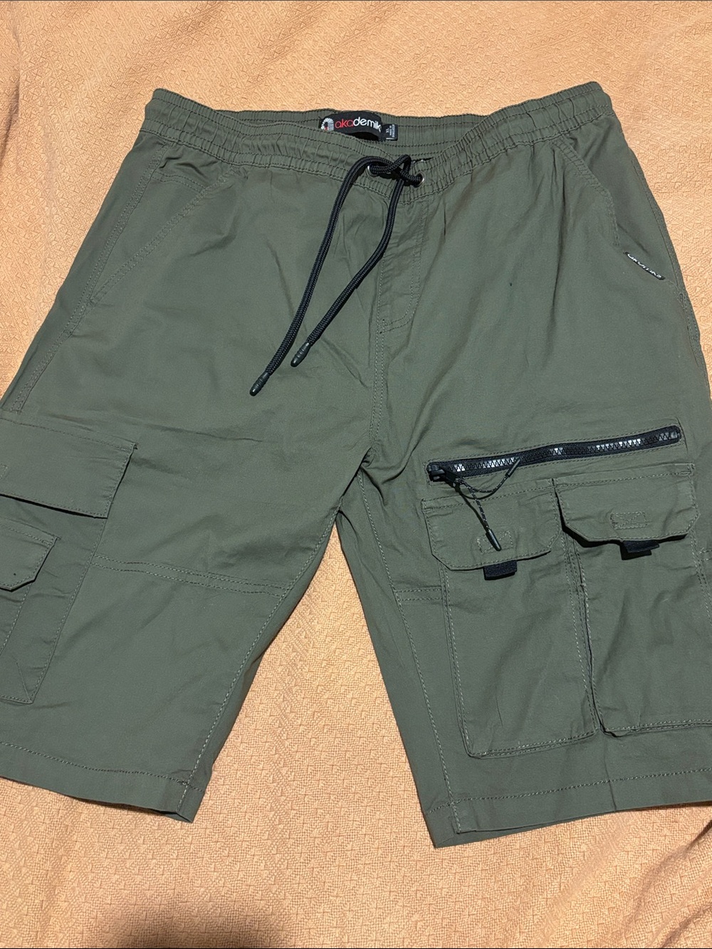 Vintage men’s akademiks olive green cargo shorts